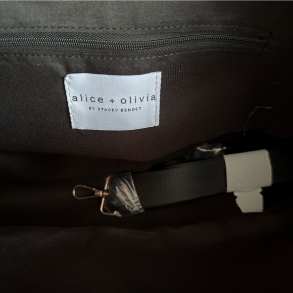 NWT Alice + Olivia Duffel bag in Regal Romance - Picture 7 of 8